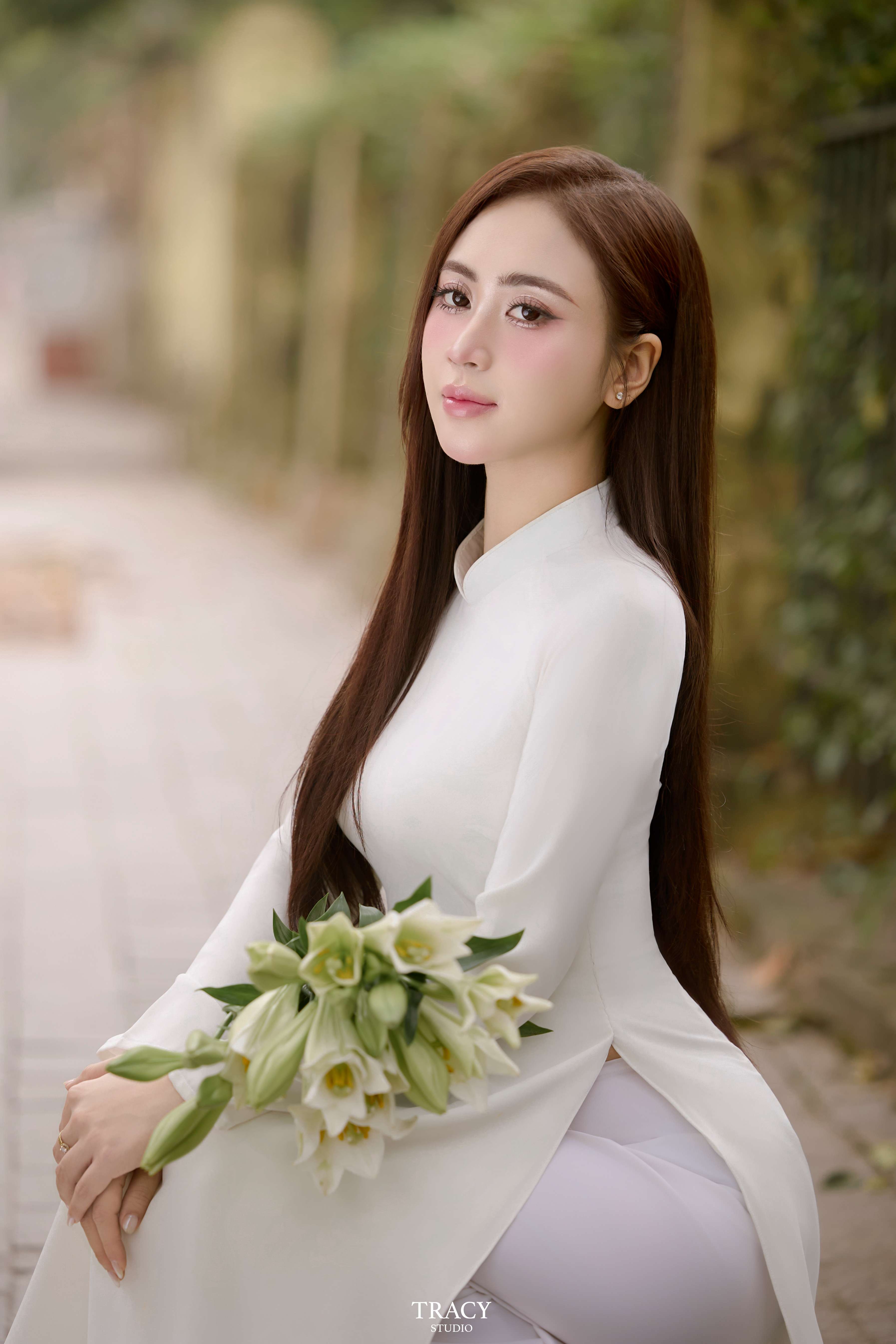 frontend/img/gallery/tinh-khoi-ao-dai-viet/tracy-studio-chup-concept-ao-dai-hoa-hue (10).jpg